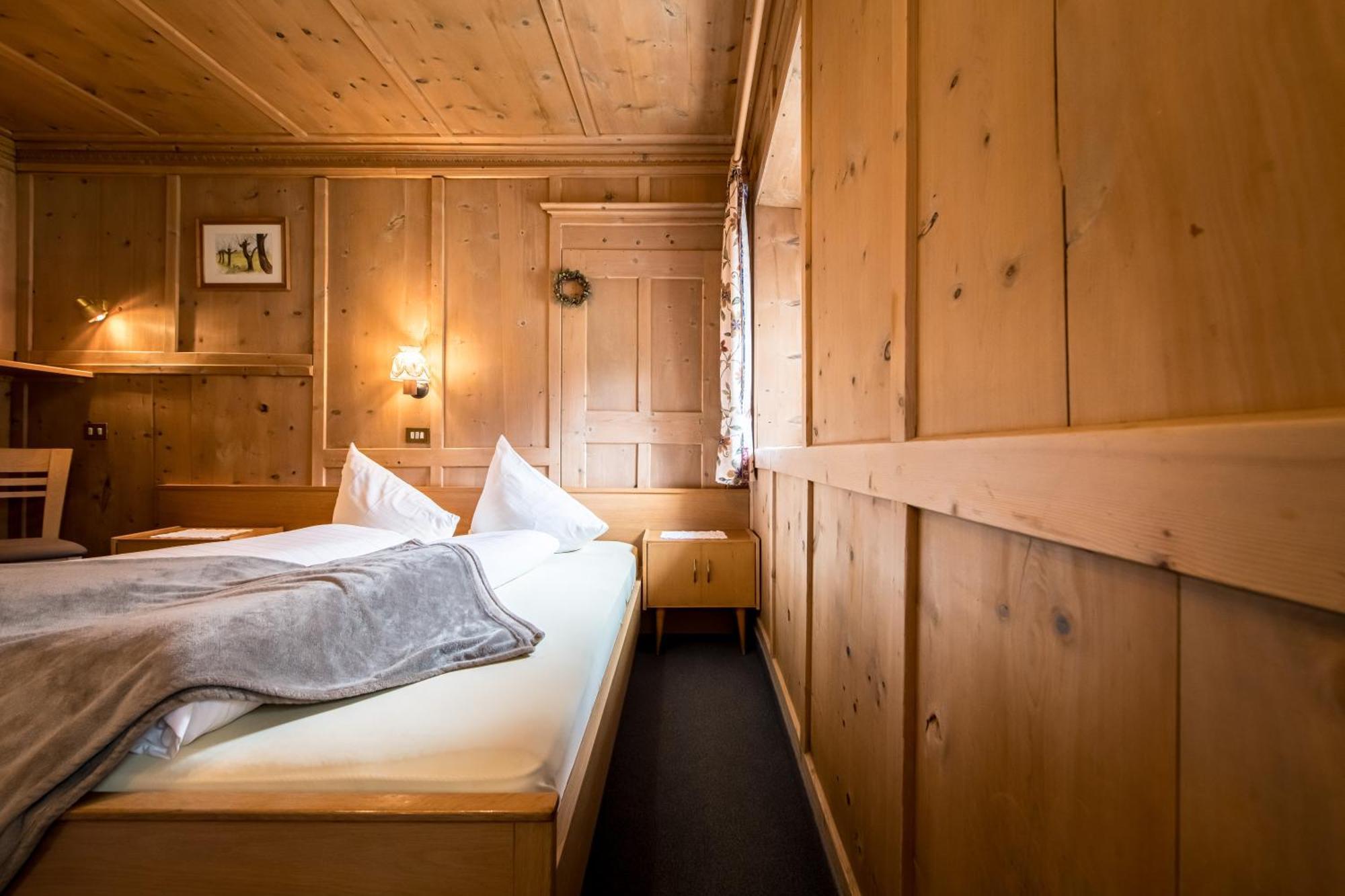 Oberwirt Hotel Selva dei Molini Bagian luar foto